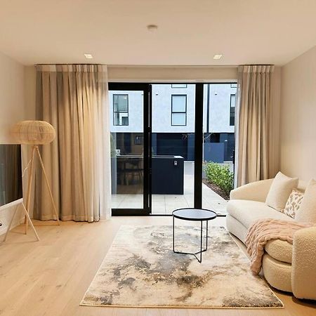 Апартаменты Black-Luxe Living In The Heart Of City Крайстчёрч Экстерьер фото