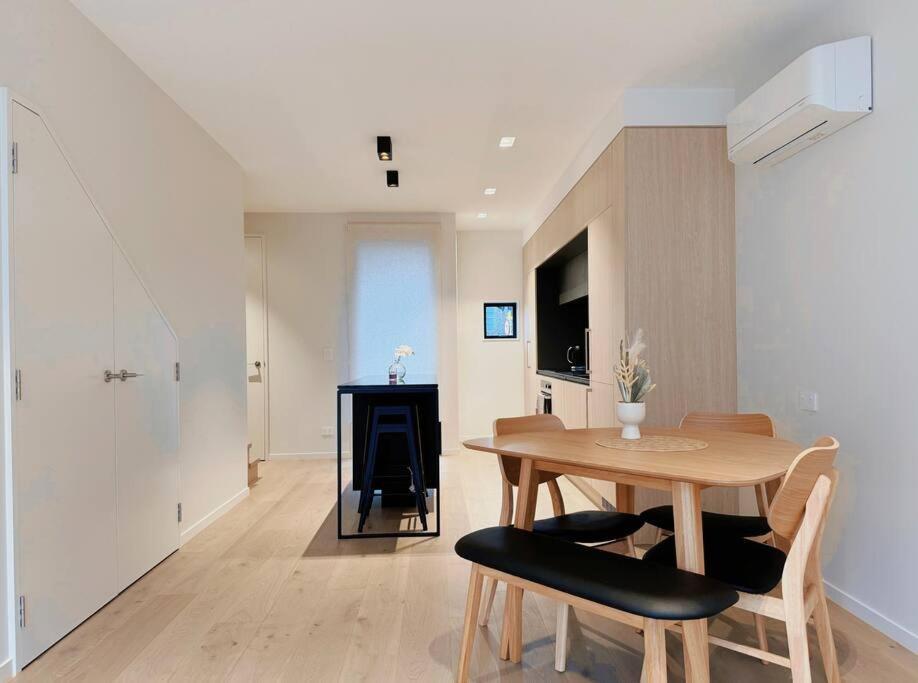 Апартаменты Black-Luxe Living In The Heart Of City Крайстчёрч Экстерьер фото